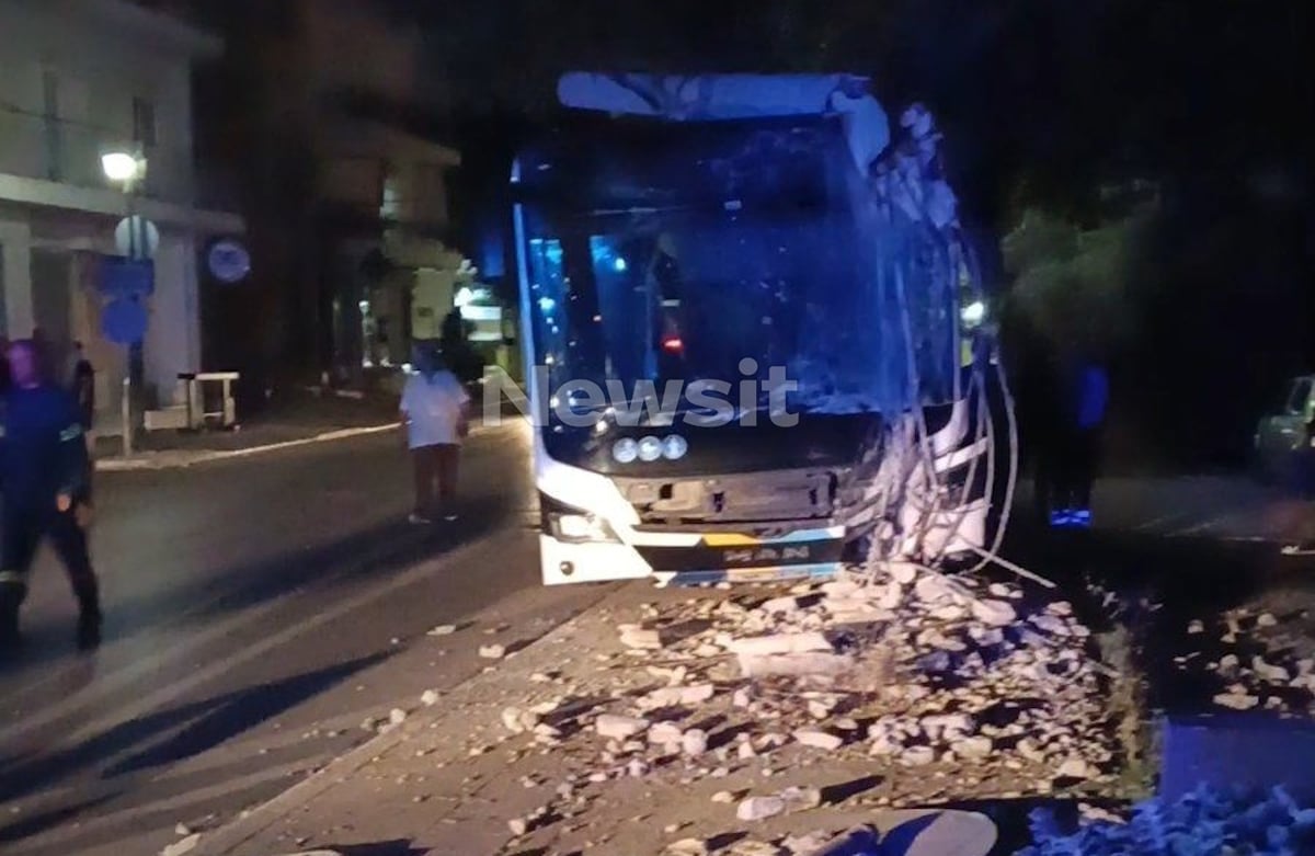 Άνω Λιόσια: Συγκλονιστικά βίντεο με το λεωφορείο που έπεσε σε κολώνα – Η στιγμή της σύγκρουσης