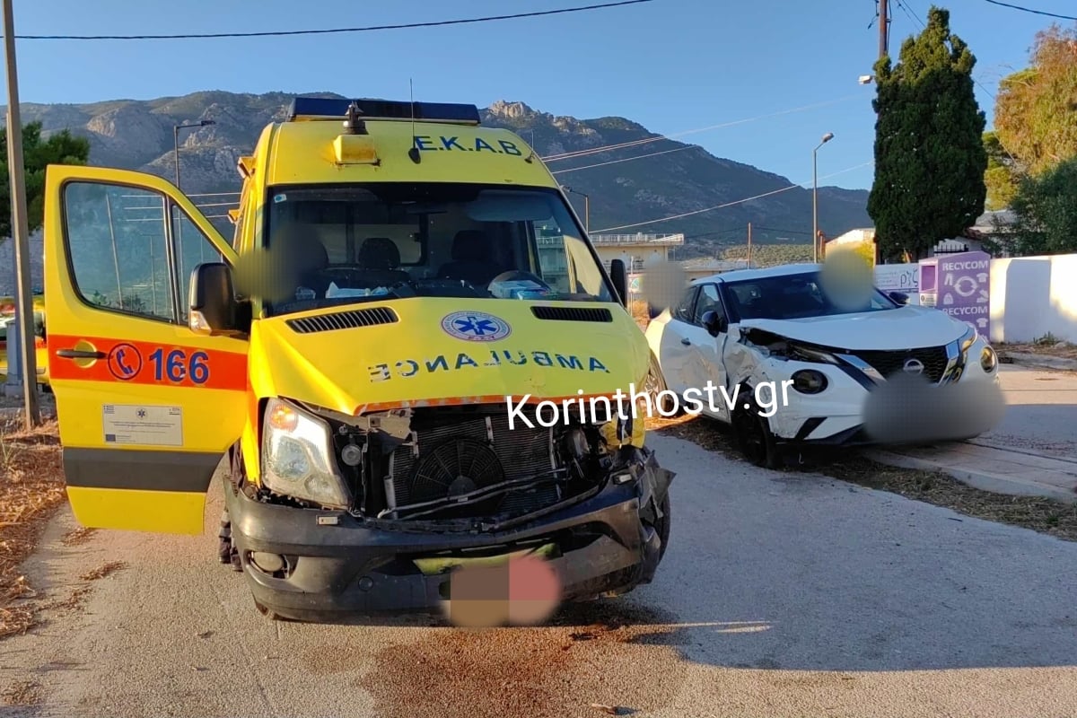 Λουτράκι: Σύγκρουση αυτοκινήτου με ασθενοφόρο – Τραυματίστηκαν οι δύο διασώστες