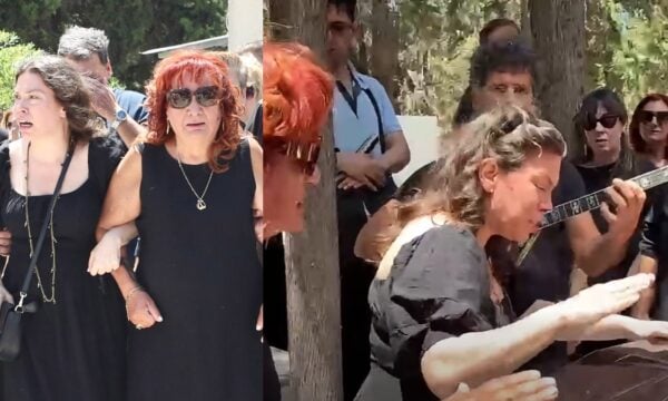 Μαίρη Ραζή: Η πιο ανατριχιαστική στιγμή στην κηδεία του άντρα της – Τραγούδησαν με την κόρη της πάνω από το φέρετρό του (Βίντεο)