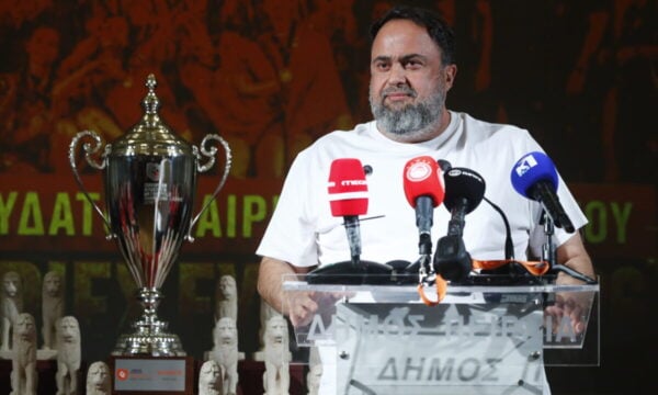 Βαγγέλης Μαρινάκης και Δήμος Πειραιά τίμησαν την ομάδα του Ολυμπιακού που κατέκτησε το Champions League στο πόλο γυναικών