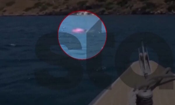 Μέγαρα: Διάσωση ανήλικου αγοριού και της μητέρας του που παρασύρθηκαν με φουσκωτό μέχρι να βγουν στη στεριά