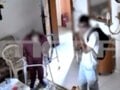 Μενίδι: Η στιγμή που νεαρός σε σπίτι ηλικιωμένης προσποιούμενος τεχνικό ρεύματος και ψάχνει για χρήματα