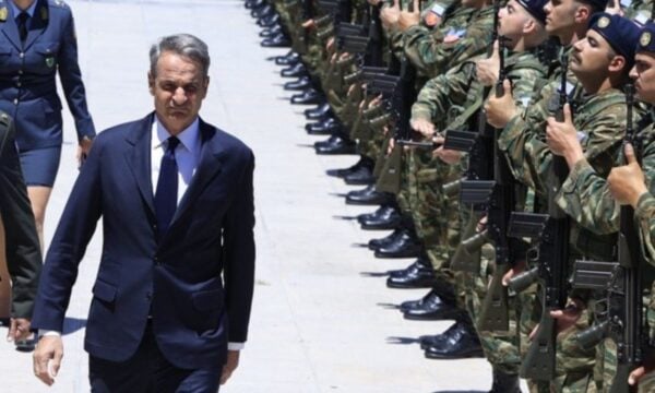 Κυριάκος Μητσοτάκης: Η σπάνια φωτογραφία με την κόρη του Δάφνη και οι δημόσιες ευχές – Με τι ασχολείται