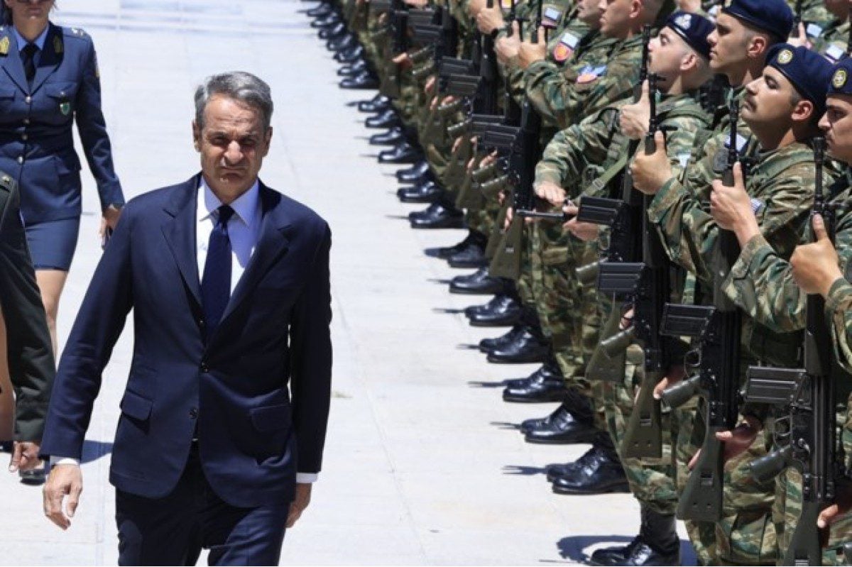 Κυριάκος Μητσοτάκης: Η σπάνια φωτογραφία με την κόρη του Δάφνη και οι δημόσιες ευχές – Με τι ασχολείται