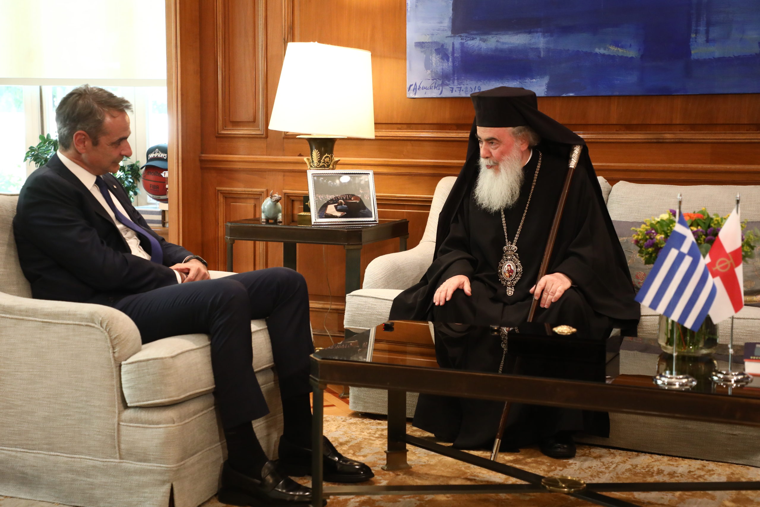 Πατριάρχης Ιεροσολύμων στη συνάντηση με Μητσοτάκη: «Ο Τραμπ θέλει να επισκεφθεί την Ελλάδα» 3 Πατριάρχης Ιεροσολύμων στη συνάντηση με Μητσοτάκη: «Ο Τραμπ θέλει να επισκεφθεί την Ελλάδα»