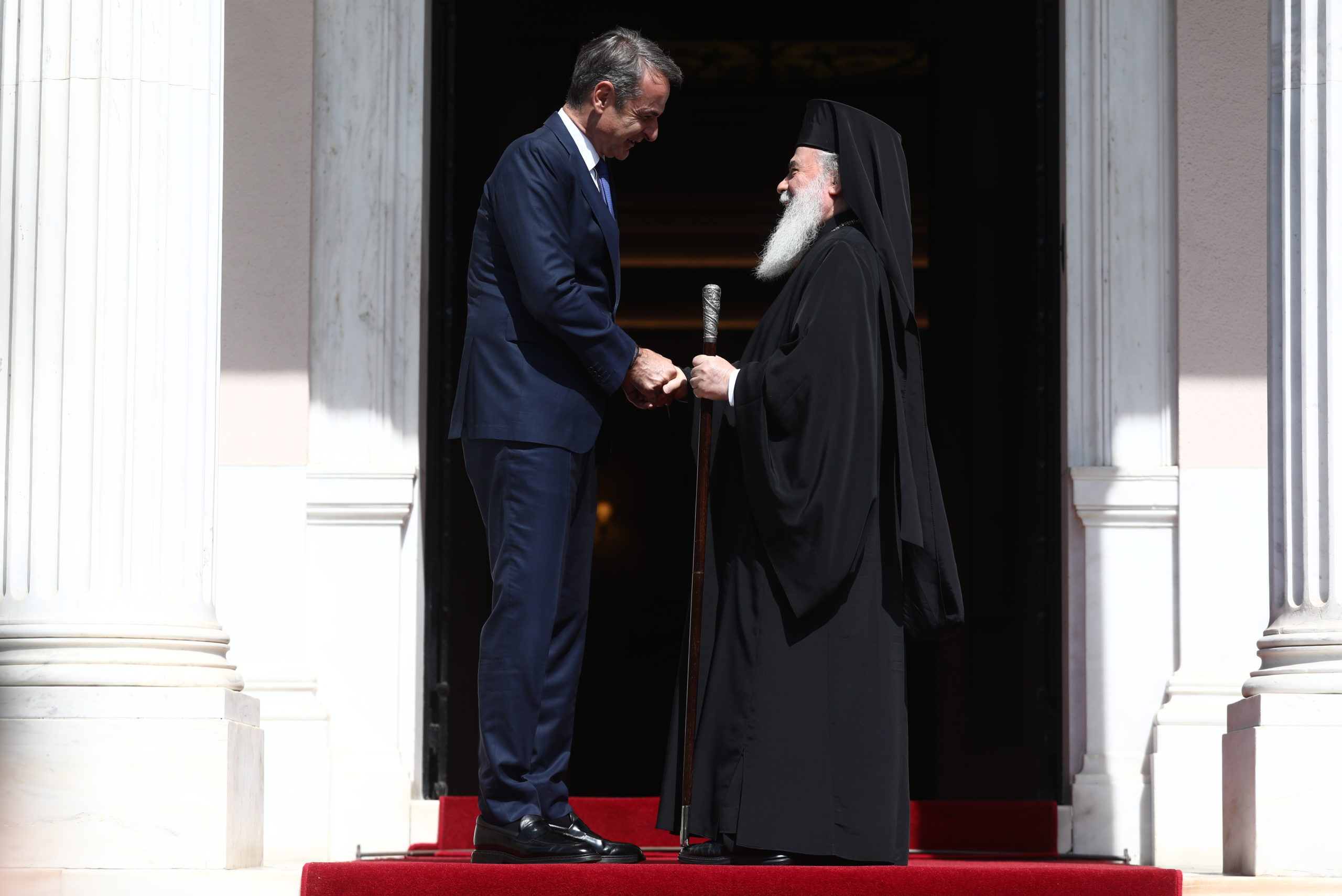 Πατριάρχης Ιεροσολύμων στη συνάντηση με Μητσοτάκη: «Ο Τραμπ θέλει να επισκεφθεί την Ελλάδα» 4 Πατριάρχης Ιεροσολύμων στη συνάντηση με Μητσοτάκη: «Ο Τραμπ θέλει να επισκεφθεί την Ελλάδα»