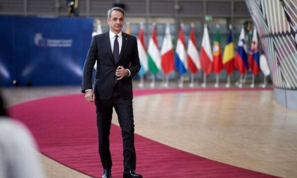 Μητσοτάκης στις Βρυξέλλες για τη Σύνοδο Κορυφής με βασική ατζέντα το νέο ΠΔΠ και την ευρωπαϊκή άμυνα