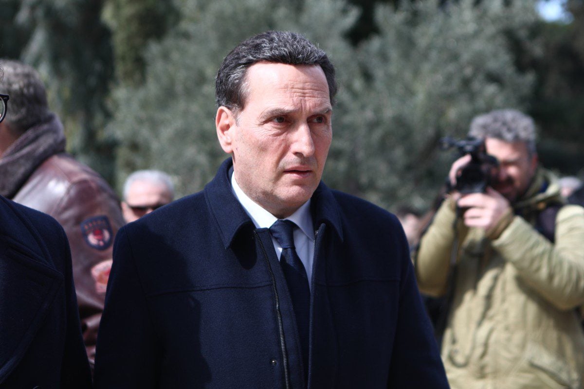 Ο Μιχάλης Δημητρακόπουλος στην κηδεία του Αλέξη Κούγια