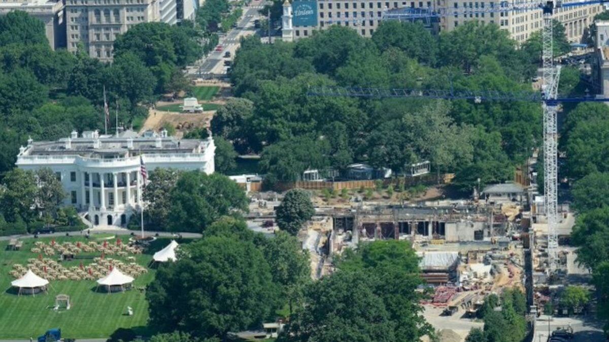 Washington Post: Η ανακαίνιση της αίθουσας χορού του Λευκού Οίκου θα κοστίσει έως και 600 εκ. δολάρια – Ποια η επιβάρυνση για τους Αμερικανούς πολίτες 1 Washington Post: Η ανακαίνιση της αίθουσας χορού του Λευκού Οίκου θα κοστίσει έως και 600 εκ. δολάρια – Ποια η επιβάρυνση για τους Αμερικανούς πολίτες
