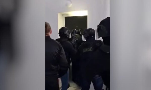 Μύκονος: Το ελληνικό FBI εισβάλει στα σπίτια του κυκλώματος ναρκωτικών – Ο τιμοκατάλογος και οι καβάτζες στον Πειραιά