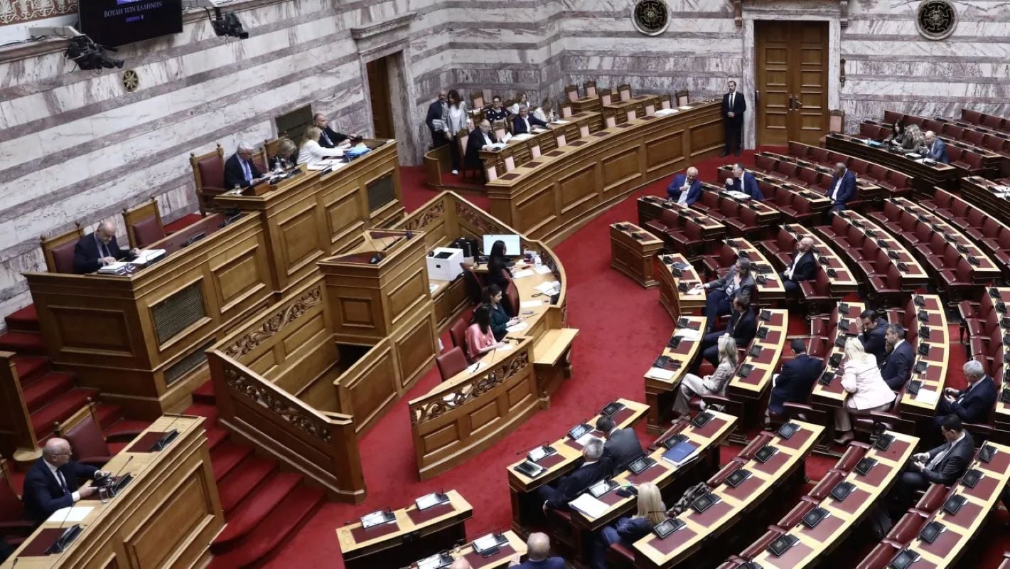 Βουλή: Εγκρίθηκε κατά πλειοψηφία το νομοσχέδιο για την «Υλοποίηση του Συμφώνου Μετανάστευσης και Ασύλου»