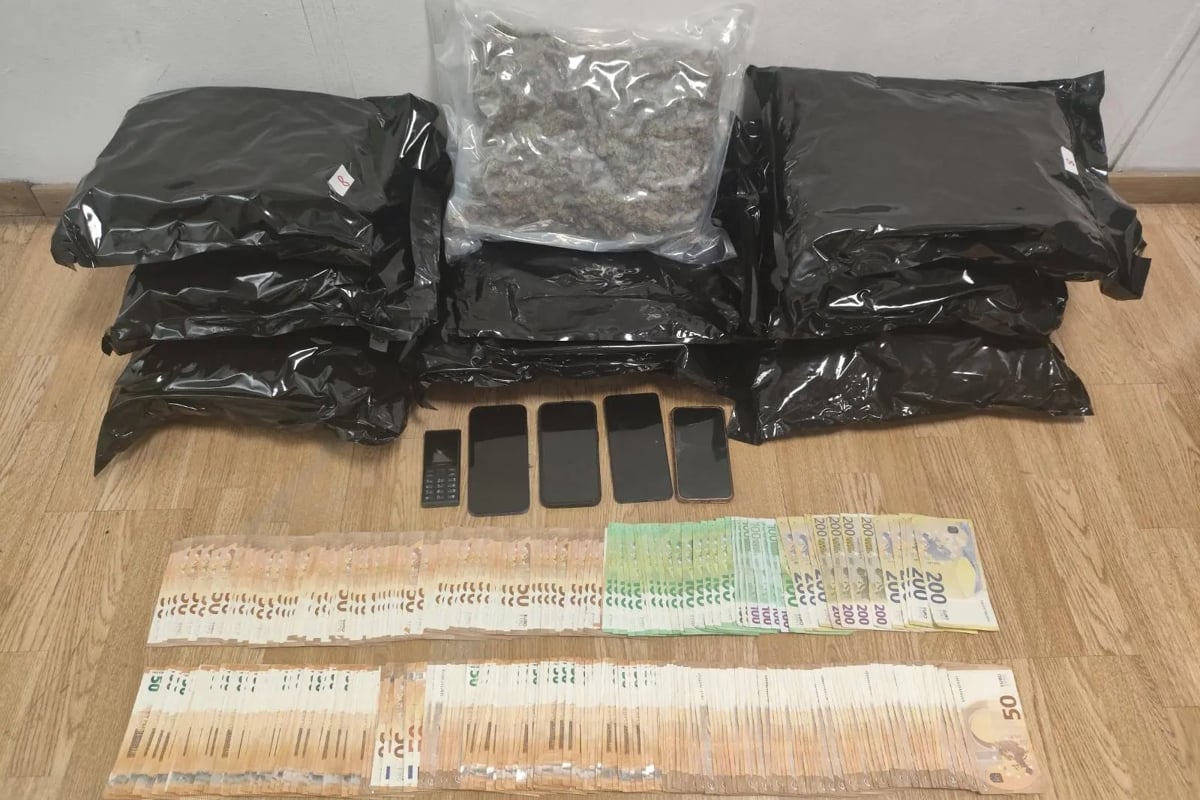 Αθήνα: Δύο συλλήψεις για διακίνηση ναρκωτικών – Κατασχέθηκαν 9,3 κιλά Skunk και 18.000 ευρώ