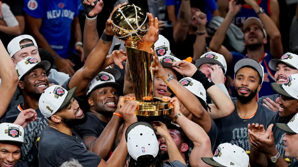 Νιου Γιορκ Νικς: Η απονομή του τροπαίου του NBA και ο MVP Μπράνσον 1 Νιου Γιορκ Νικς: Η απονομή του τροπαίου του NBA και ο MVP Μπράνσον