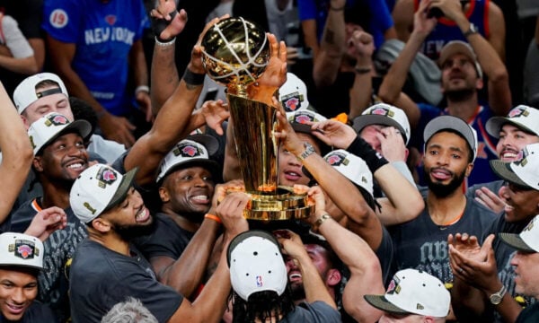 Νιου Γιορκ Νικς: Η απονομή του τροπαίου του NBA και ο MVP Μπράνσον