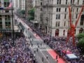 Λαοθάλασσα από τους οπαδούς των Νικς στην παρέλαση των πρωταθλητών NBA στη Νέα Υόρκη