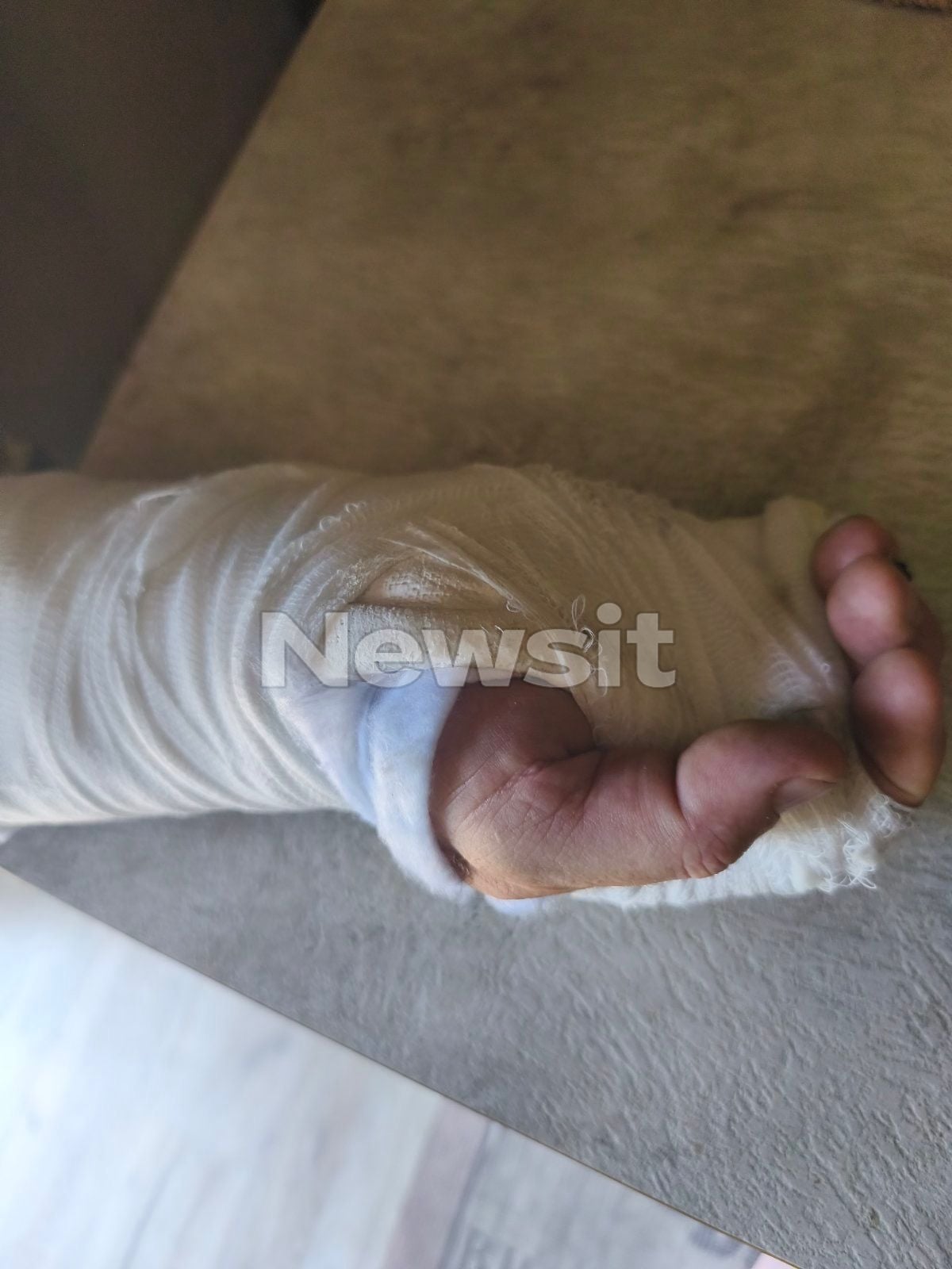Νίκαια: Ο οδηγός απορριμματοφόρου που ξυλοκοπήθηκε από την παρέα Πακιστανών λέει «Ήμουν πεσμένος στο έδαφος και με κλοτσούσαν» 8 Νίκαια: Ο οδηγός απορριμματοφόρου που ξυλοκοπήθηκε από την παρέα Πακιστανών λέει «Ήμουν πεσμένος στο έδαφος και με κλοτσούσαν»