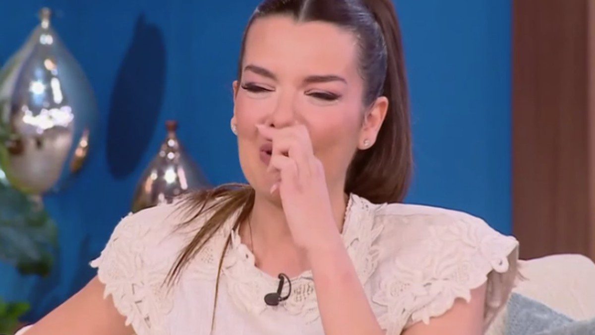 «Κατέρρευσε» η Νικολέττα Ράλλη στο πλατό του Buongiorno: «Ήθελε να πεθάνει» – Τι εξομολογήθηκε για πρώτη φορά (Βίντεο)
