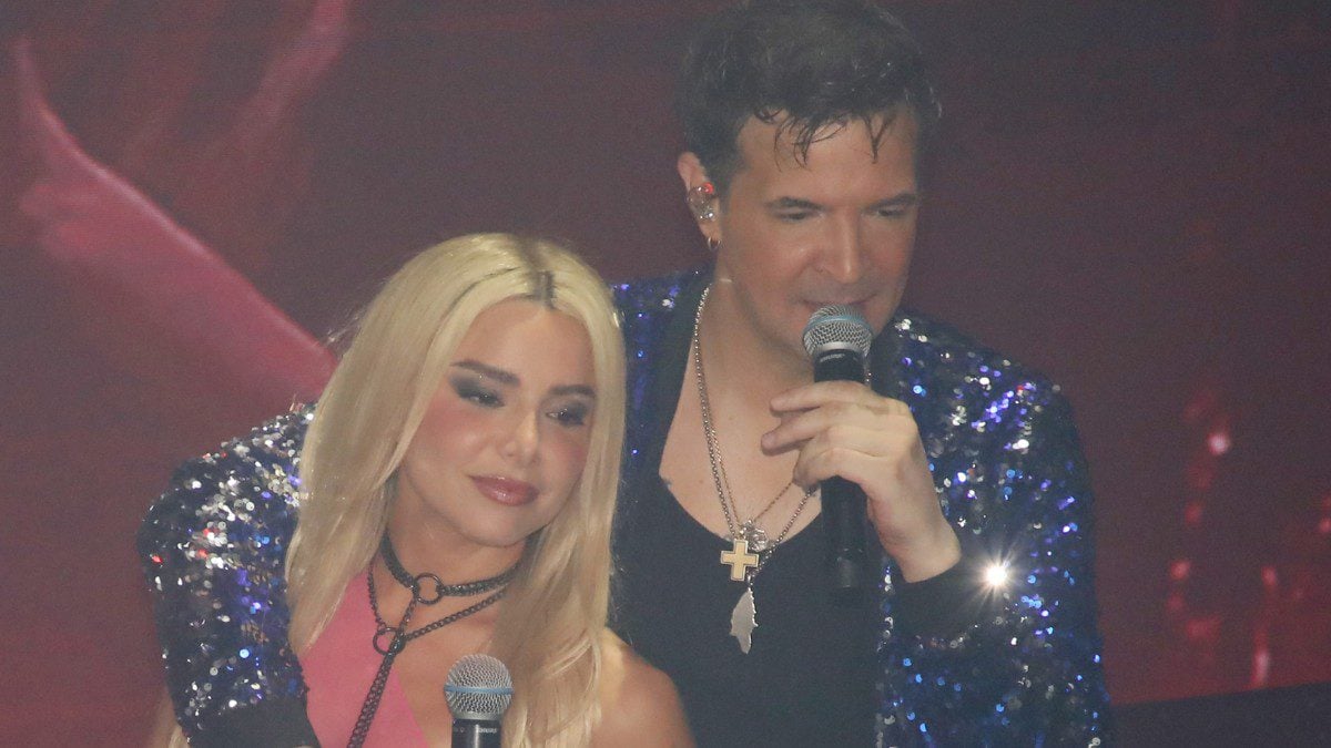 Νίνο – Josephine: Χαμός στη συναυλία τους στο Γαλάτσι, ο κόσμος κουβαλούσε μόνος του καρέκλες για να κάτσει