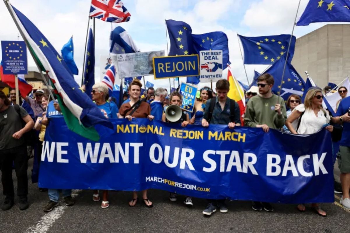 10 Χρόνια Brexit: Το κοινωνικό κόστος, η πολιτική αστάθεια και η κανονικοποίηση του ακραίου λόγου στη Βρετανία