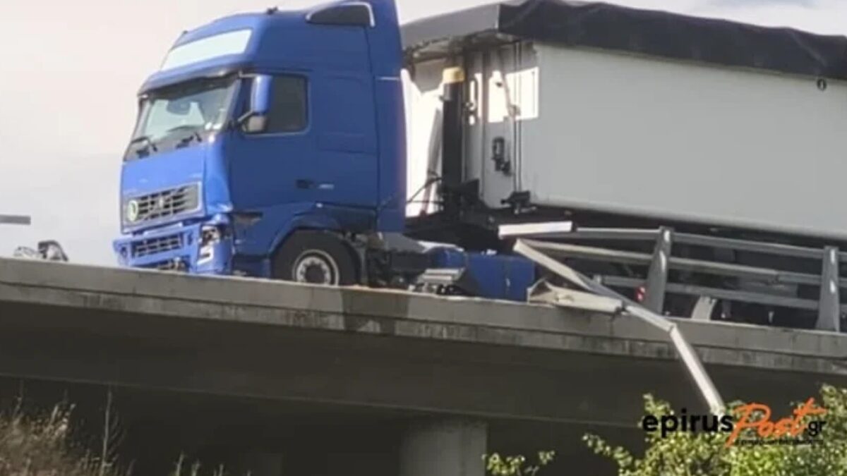 Τούμπαρε νταλίκα λόγω βροχής στην Εγνατία Οδό στα Γιάννενα – Διακοπή κυκλοφορίας στο ρεύμα προς Θεσσαλονίκη 2 Τούμπαρε νταλίκα λόγω βροχής στην Εγνατία Οδό στα Γιάννενα – Διακοπή κυκλοφορίας στο ρεύμα προς Θεσσαλονίκη