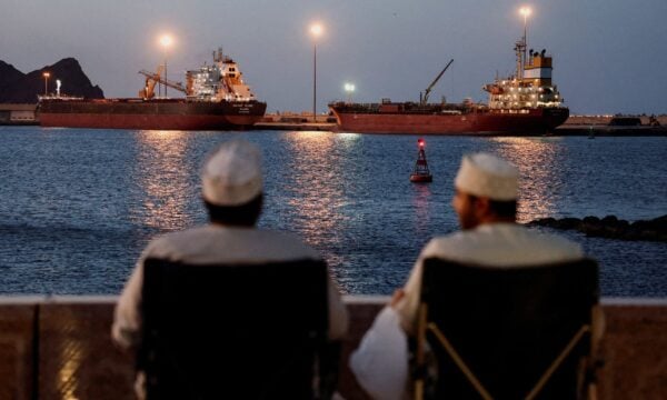Ορμούζ: Επιχείρηση του IMO για τον απεγκλωβισμό 11.000 ναυτικών – Ιράν-Ομάν για μελλοντικά τέλη