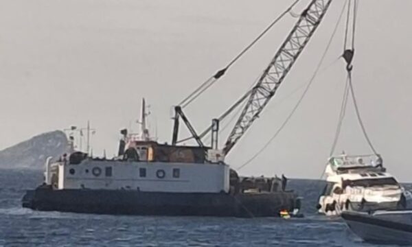 Οινούσσες: Θαλαμηγός προσάραξε στα ανοιχτά – Σώοι οι επιβαίνοντες