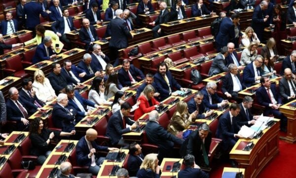 Γυναικοκτονίες στη Βουλή: Βαθύτερη κοινωνική συζήτηση ζητούν τα μέλη του Κοινοβουλίου