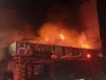Φωτιά σε συγκρότημα καταστημάτων στην Ομόνοια