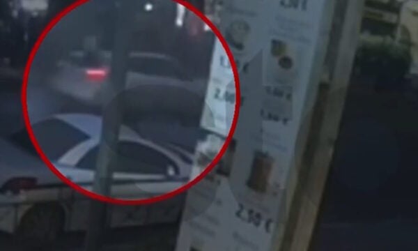 Βίντεο με την παράσυρση του 50χρονου στην Ομόνοια – Εξαφανίστηκε ο οδηγός