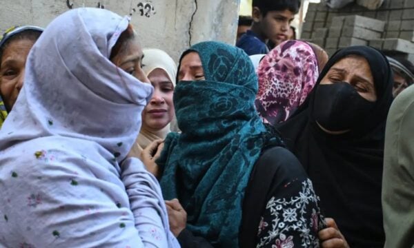 Πακιστάν: 18χρονη οικιακή βοηθός έμεινε έγκυος έπειτα από ομαδικούς βιασμούς – Πέθανε από επιπλοκές στην άμβλωση