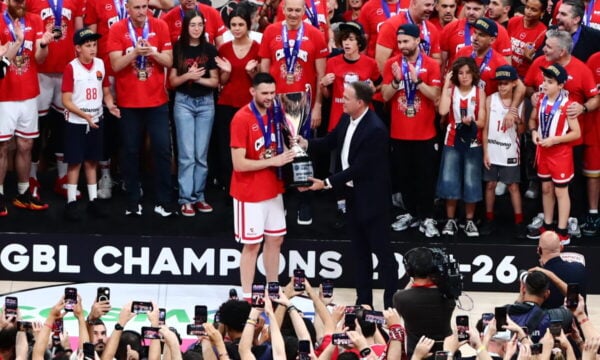 Κώστας Παπανικολάου μετά το Ολυμπιακός – Παναθηναϊκός: «Δεν υπάρχει συμβόλαιο, αλλά εγώ θέλω να συνεχίσω»
