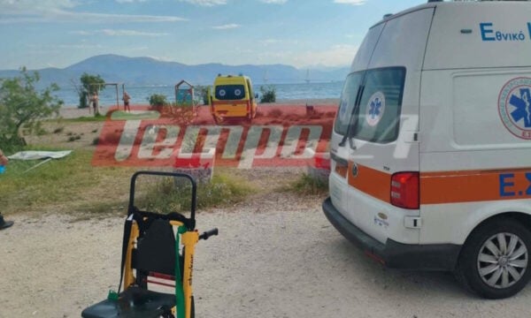 Πάτρα: Έσωσαν 90χρονο που επιχείρησε να αυτοκτονήσει μπαίνοντας στη θάλασσα, είχε δέσει βάρος στα πόδια του