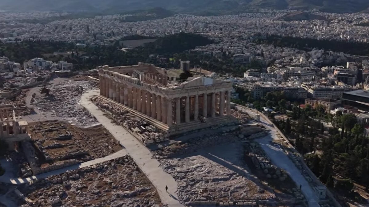 Παρθενώνας από ψηλά: Πλάνα από drone δείχνουν το νέο δυτικό αέτωμα 1 Παρθενώνας από ψηλά: Πλάνα από drone δείχνουν το νέο δυτικό αέτωμα