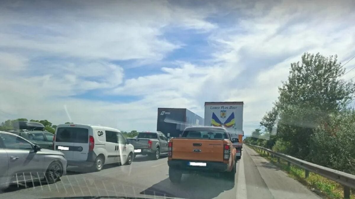 Θεσσαλονίκη: Γέφυρα στον Λουδία πήρε κλίση μετά από διέλευση φορτηγού σε παράδρομο – Έκλεισε ο δρόμος, αυξημένη κίνηση στην ΠΑΘΕ 1 Θεσσαλονίκη: Γέφυρα στον Λουδία πήρε κλίση μετά από διέλευση φορτηγού σε παράδρομο – Έκλεισε ο δρόμος, αυξημένη κίνηση στην ΠΑΘΕ