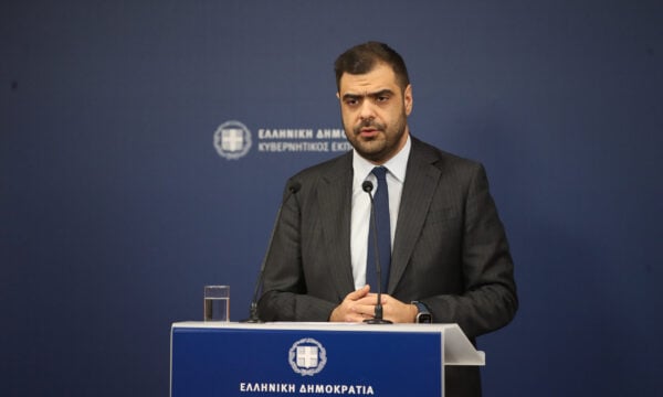 Μαρινάκης: Μηδενίζουμε τον φόρο για όλους τους νέους για κάθε δωρεάν εισιτήριο του κ. Ανδρουλάκη – Τι είπε για τις τιμές και τους ελέγχους