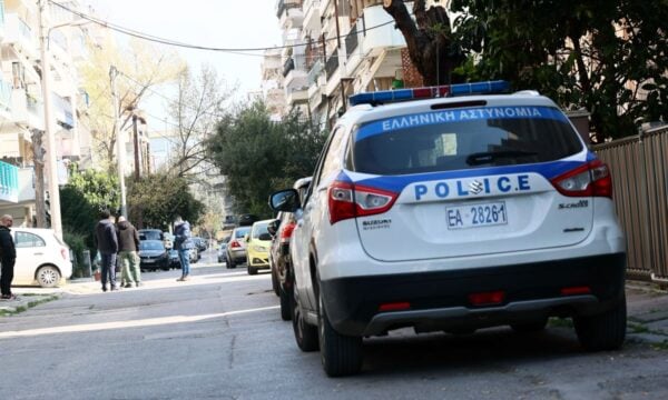 Θεσσαλονίκη: Νεαροί έκλεψαν 4.000 ευρώ από χρηματοκιβώτιο επιχείρησης και συνελήφθησαν μετά από καταδίωξη