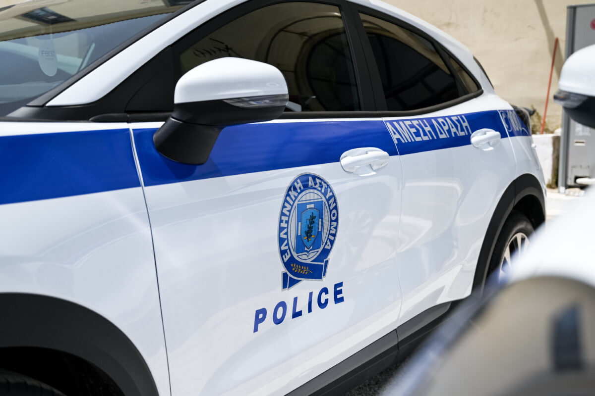 Άλιμος: Έφηβος επιτέθηκε σε ηλικιωμένη, την έριξε κάτω και της άρπαξε την τσάντα και την αλυσίδα της