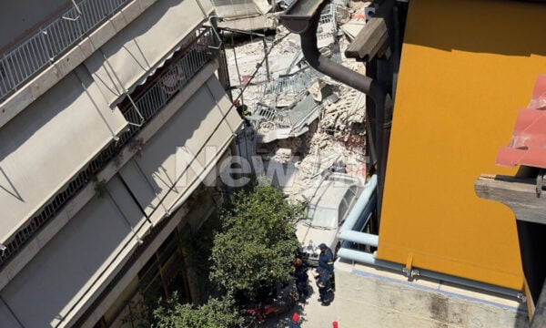 Πολυκατοικία στα Πετράλωνα κατέρρευσε: Πέντε προσαγωγές, συνεχίζονται οι έρευνες για εγκλωβισμένους
