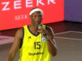 Μπρεντ Πέτγουεϊ στο AegeanBall Festival: Τραγούδησε το «Αγαπώ μια πιτσιρίκα» και έγινε viral