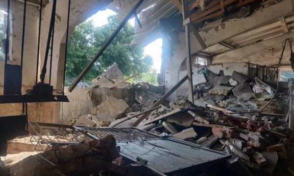 Ουκρανία: Δέκα νεκροί και 64 τραυματίες από ρωσικές επιθέσεις – Drone έπληξε παιδική σχολή ιππασίας και σκότωσε άλογα