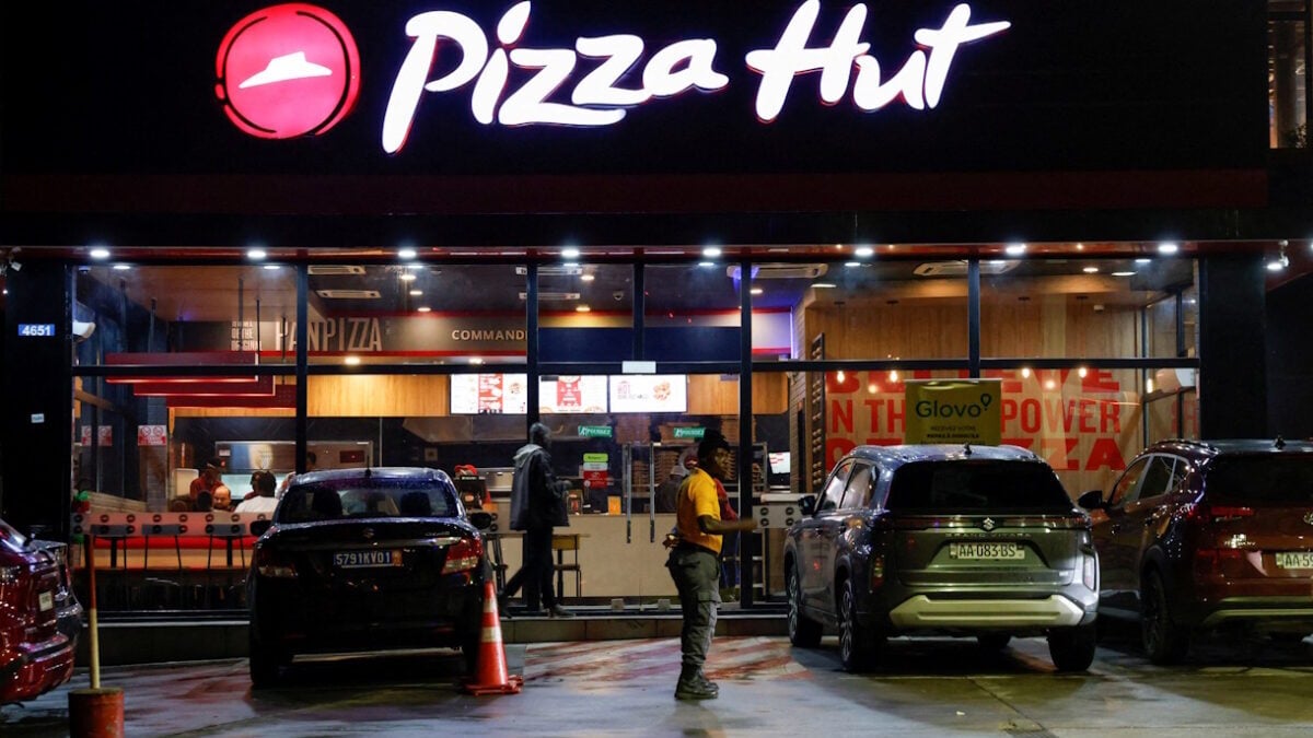 Yum πουλάει την αλυσίδα πίτσας Pizza Hut για 2,7 δισ. δολάρια 1 Yum πουλάει την αλυσίδα πίτσας Pizza Hut για 2,7 δισ. δολάρια