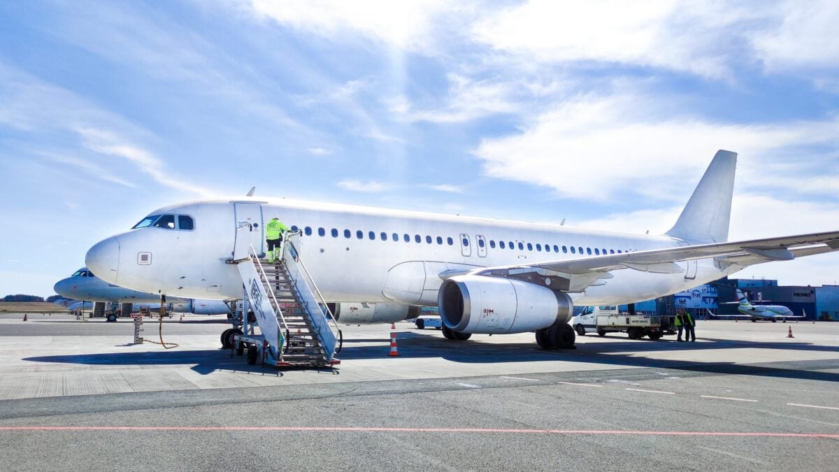 Επιβάτες εγκλωβίστηκαν επί ώρες σε Boeing χωρίς κλιματισμό – «Μωρά λιποθυμούσαν» στους 56 βαθμούς Κελσίου 1 Επιβάτες εγκλωβίστηκαν επί ώρες σε Boeing χωρίς κλιματισμό – «Μωρά λιποθυμούσαν» στους 56 βαθμούς Κελσίου