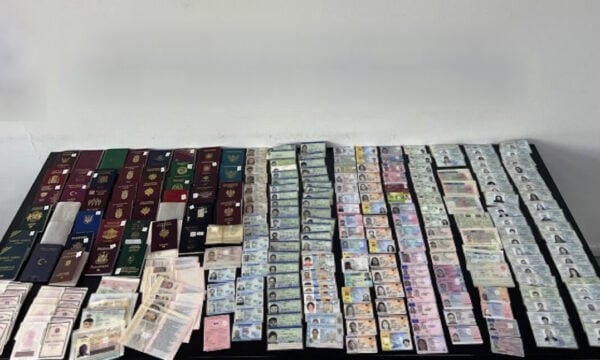 Κάτω Πατήσια: Δύο συλλήψεις για παραγωγή και διακίνηση πλαστών διαβατηρίων και ταυτοτήτων – Παράνομα κέρδη πάνω από 200.000 ευρώ
