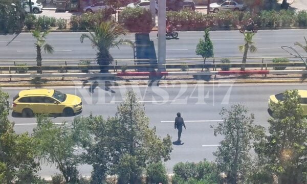Άνδρας σε αμόκ διασχίζει κάθετα τη Συγγρού