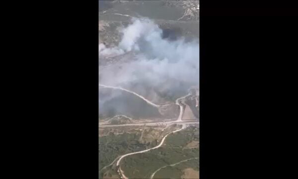 Εναέρια πλάνα από τη μεγάλη πυρκαγιά στην Κάρυστο