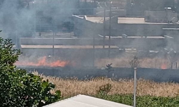 Φωτιά στη Θεσσαλονίκη – Στην οδό Τομπάζη, κοντά στα ΚΤΕΛ Χαλκιδικής