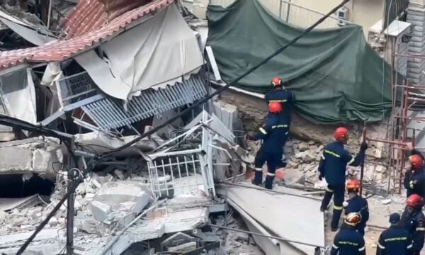 Κατάρρευση κτηρίου στα Πετράλωνα: Εντοπίστηκαν οι 4 πιθανοί αγνοούμενοι – Συνεχίζονται οι έρευνες