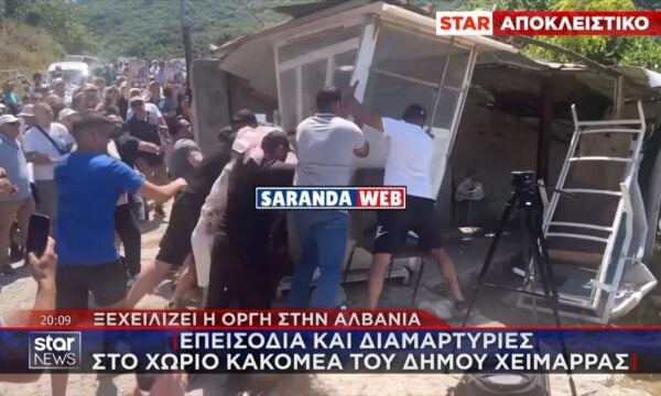 Ξεχειλίζει η οργή στο χωρίο Κακομέα στην Αλβανία – Οι διαδηλωτές γκρέμισαν τοιχία – Έκοψαν συρματοπλέγματα