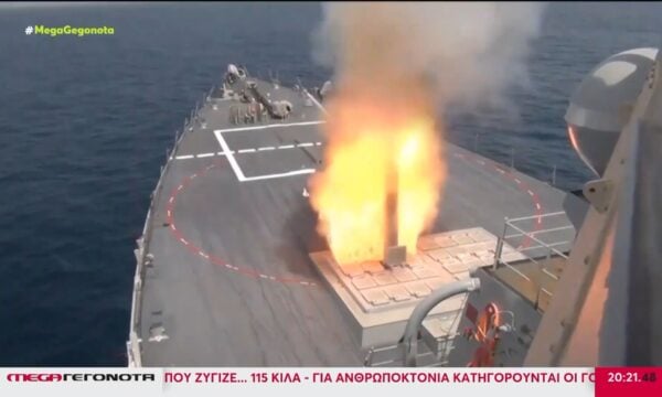 Πλήγμα σε εμπορικό πλοίο από ιρανικά drones και οι εκατέρωθεν επιθέσεις ΗΠΑ-Ιράν