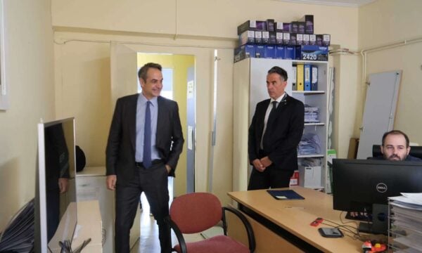Στο ΑΤ Συντάγματος για έκδοση νέας ταυτότητας ο Κυριάκος Μητσοτάκης